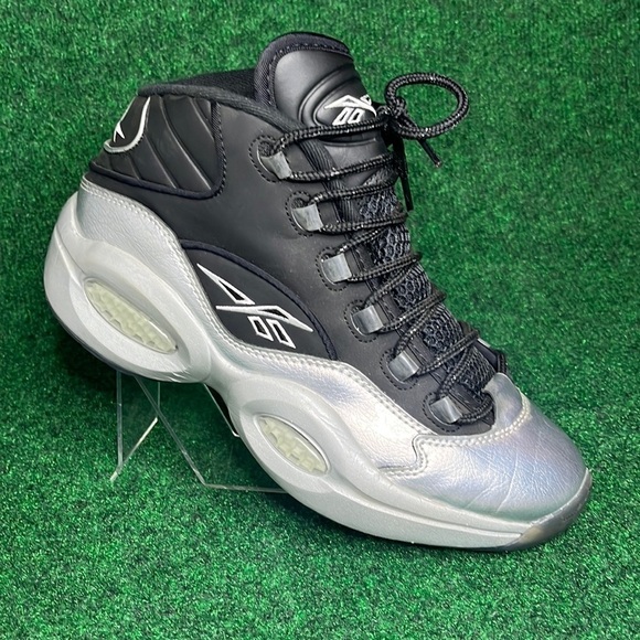 MINT Mens Reebok Mid Q3! Size 9 (Black & Metallic Silver) - Picture 1 of 7
